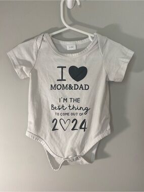 White Baby One-Piece Bodysuit with Navy 'I ♥ Mom & Dad' Print